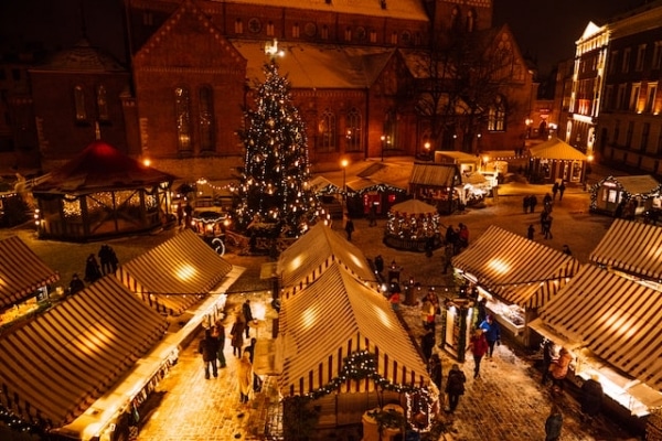 Vianočné trhy na Katedrálnom námestí v Rige
