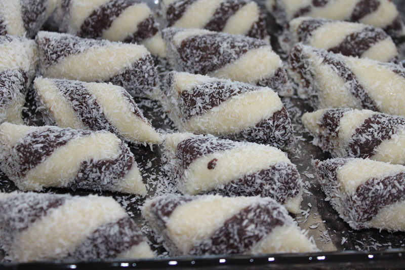 bezlepkové kokosové tyčinky máčané v čokoláde