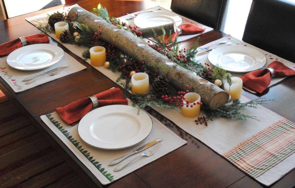 Prírodné dekorácie na vianočný stôl z čečiny.