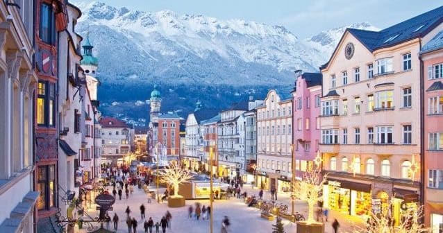 Vianočné námety a hory v Rakúsku