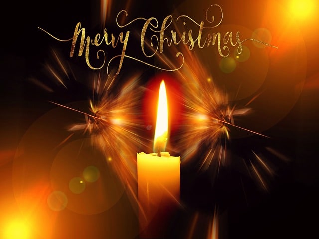 Vianočné pohľadnice s horiacou sviečkou a nápisom Merry Christmas