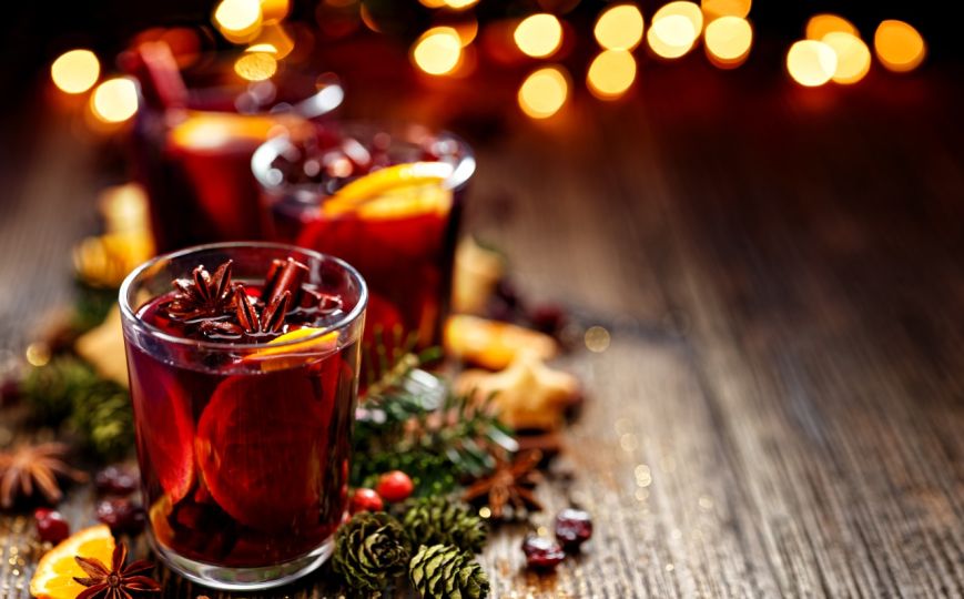 S vianočným punčom s rumom a vínom sa zahrejete.