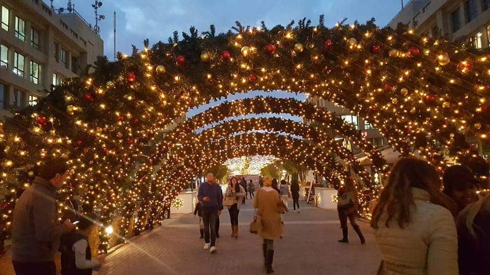 Osvetlené vianočné ulice v Egypte