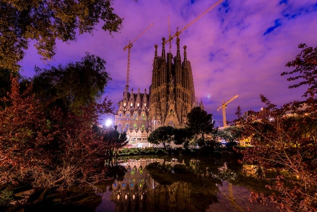 Stavba chrámu Sagrada Familia v Barcelone