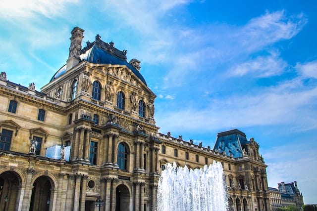 Múzeum Louvre v Paríži