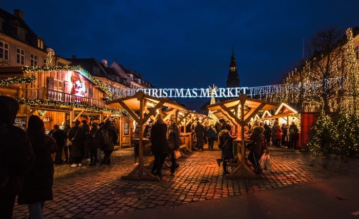 Adventné trhovisko v centre Kodane.