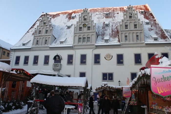 Adventný kalendár na radnici.